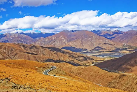 西藏崗巴拉山