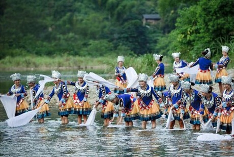 【純凈貴州】黃果樹+小七孔+西江苗寨 雙高5日游1晚西江客棧